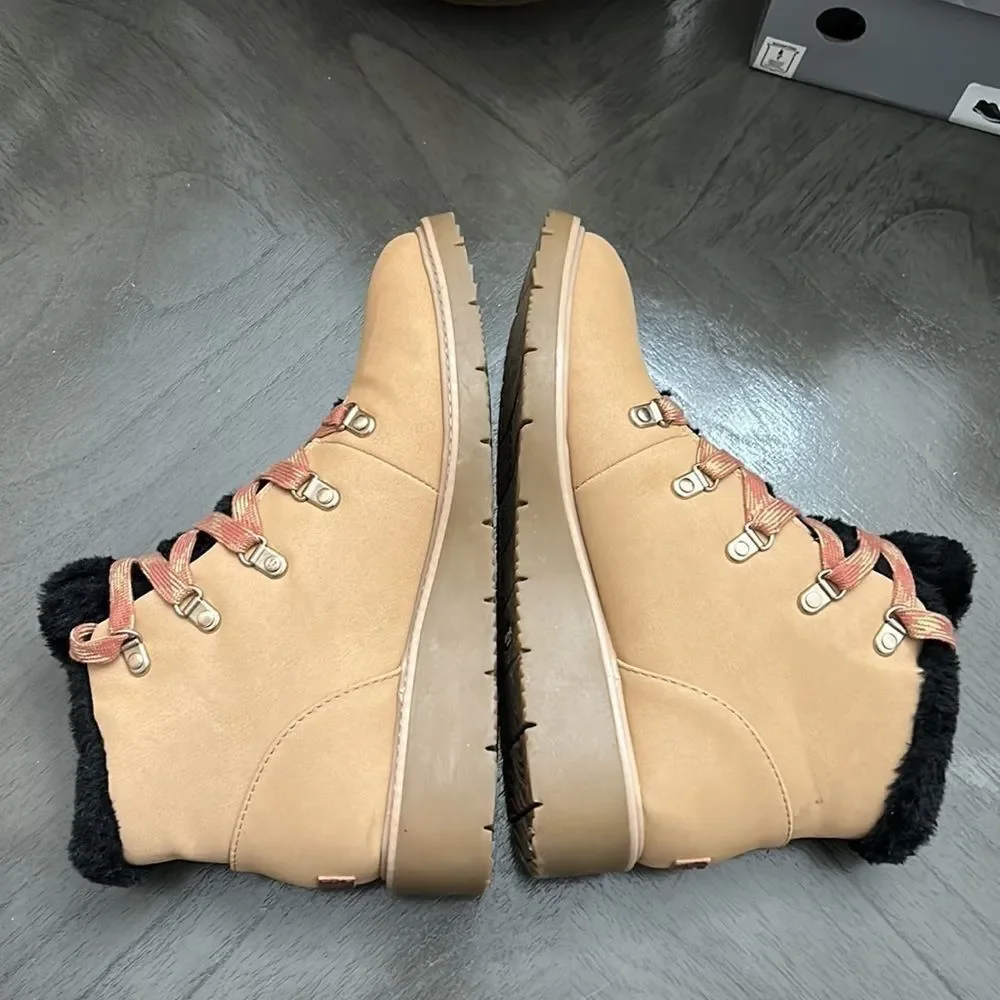 DR. SCHOLL'S Women's So Cozy Booties